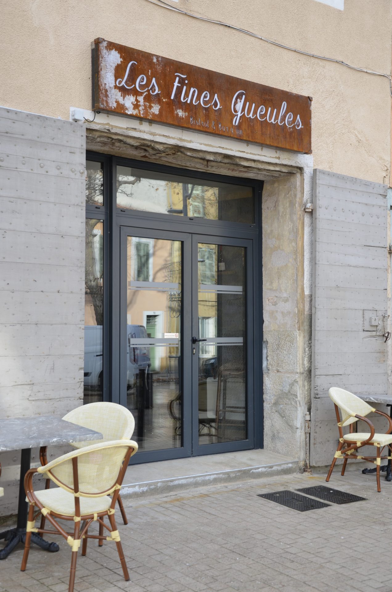 Façade Les Fines Gueules, Saint-Maximin
